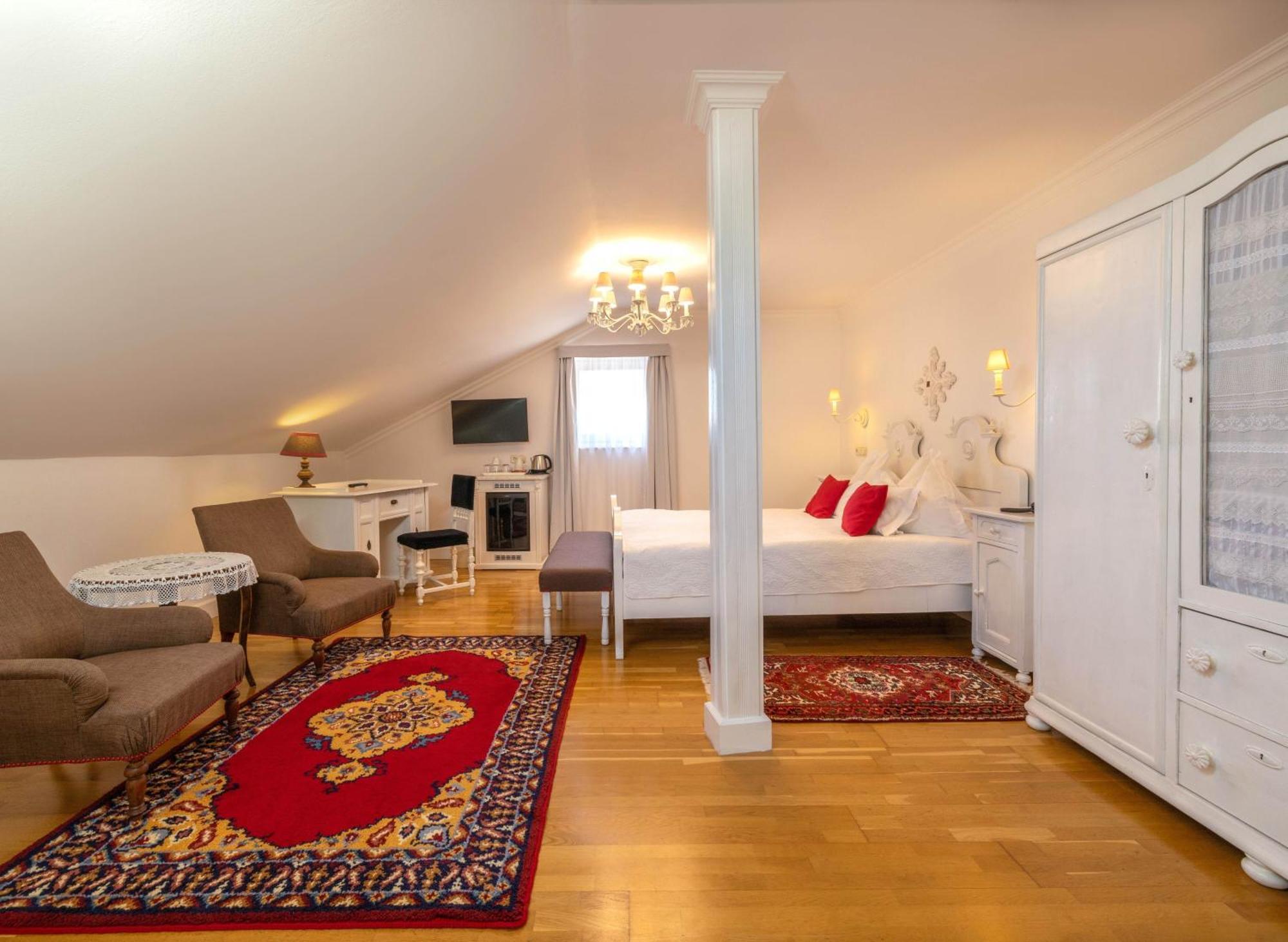 Boutique Hotel Szarcsa Alba Regalǎ Exterior foto
