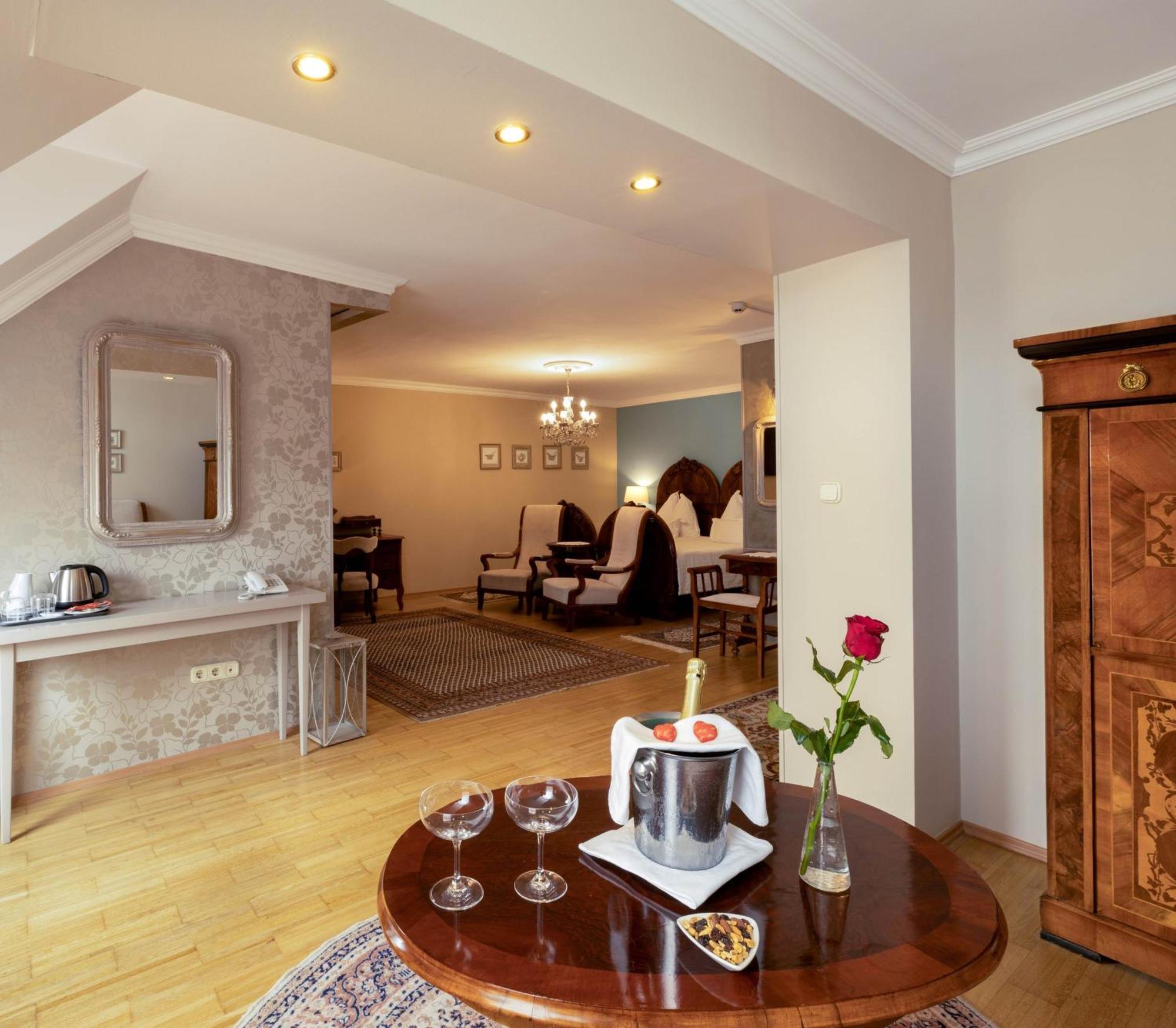Boutique Hotel Szarcsa Alba Regalǎ Exterior foto
